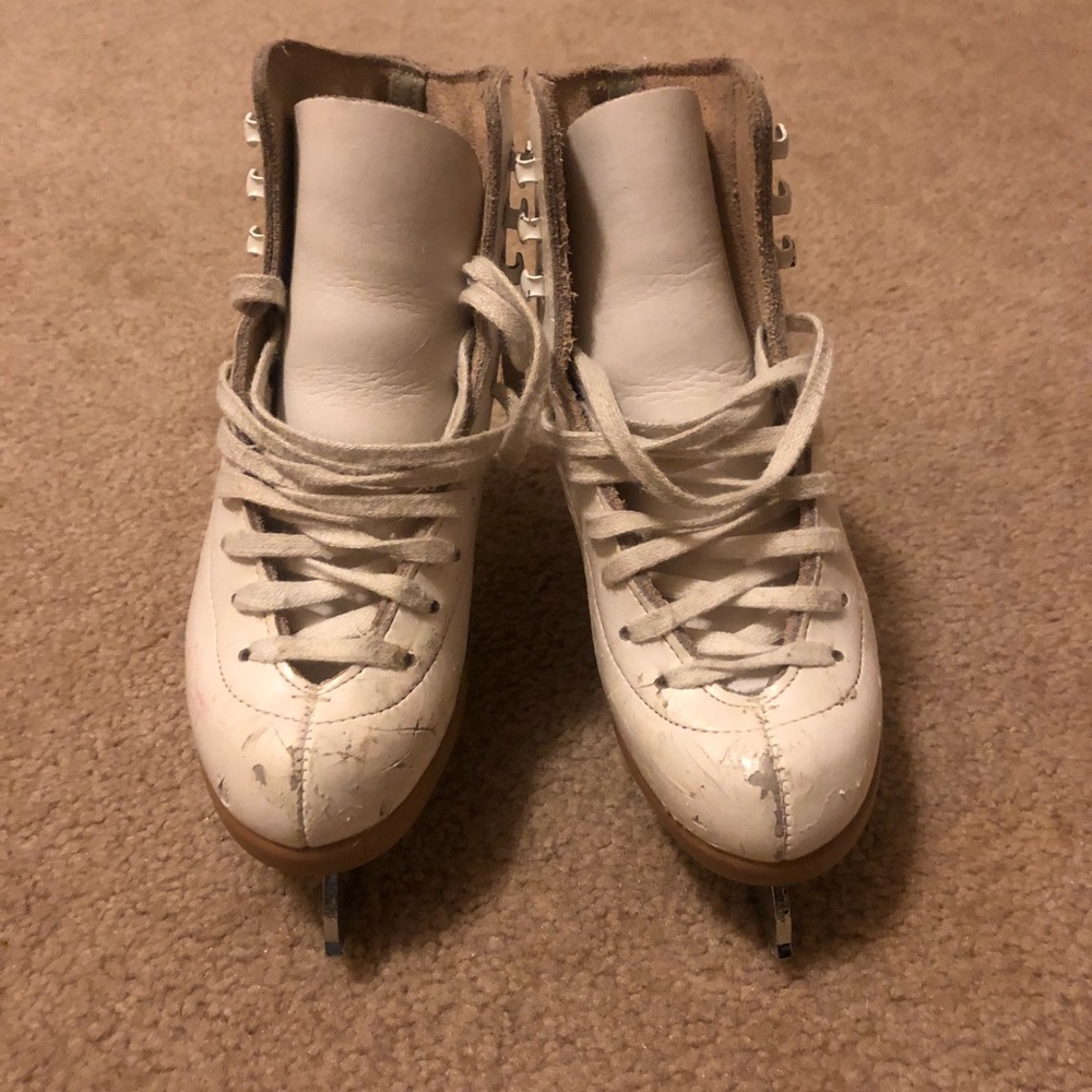 Girls Riedell figure skates